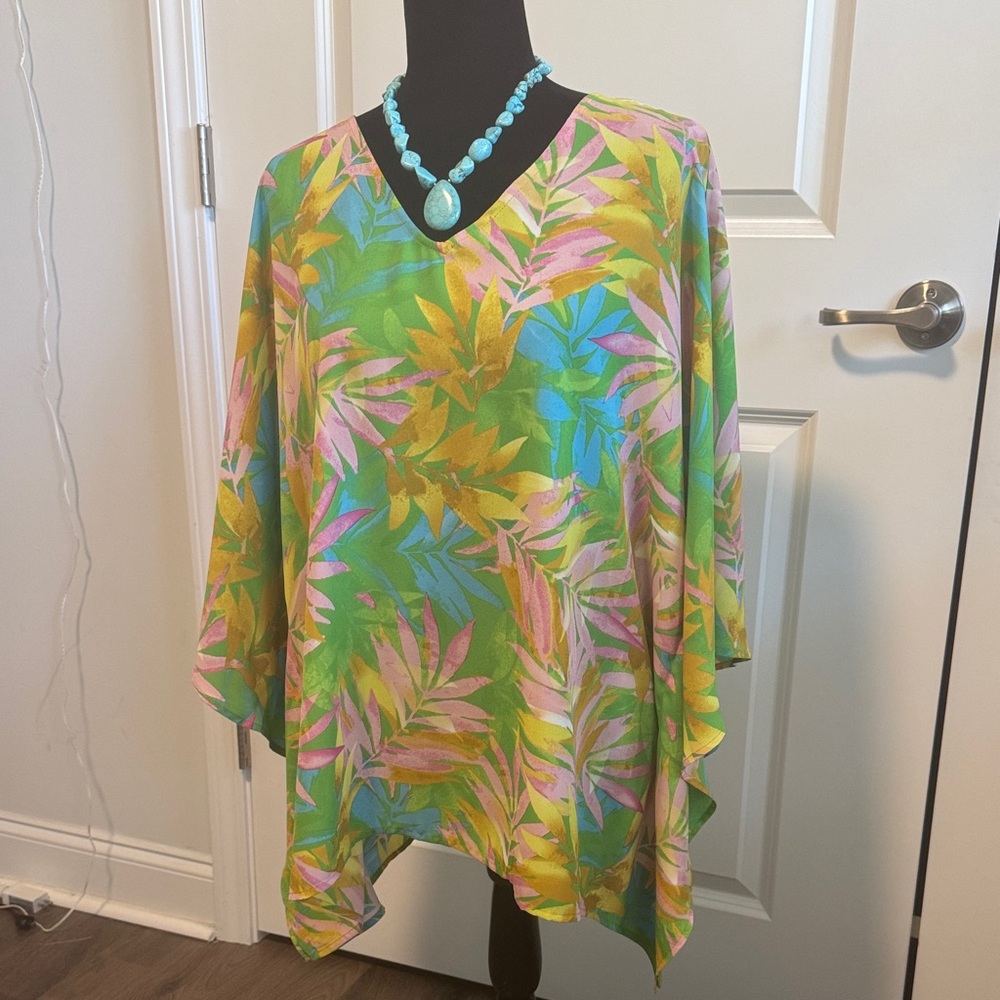 Belle by Kim Gravel woven poncho styled top with side seams closed. NWOT.